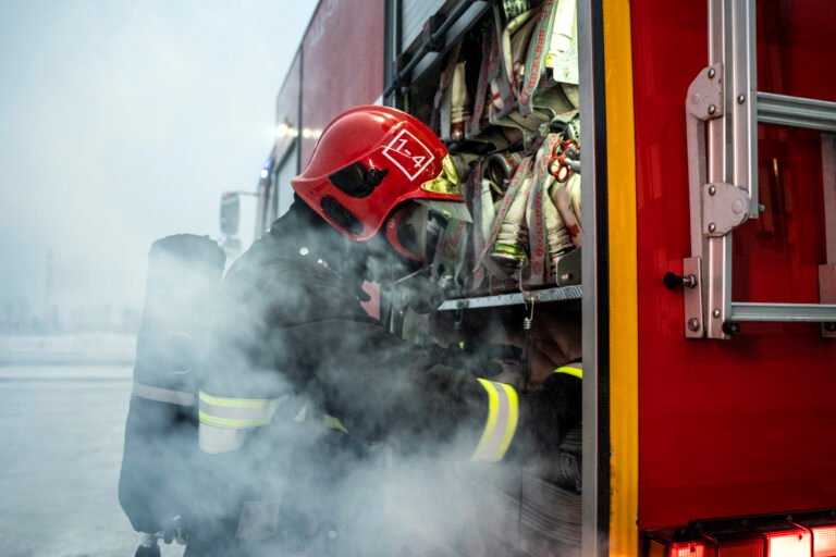 firefighter-ready-his-mission